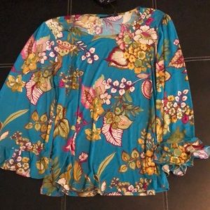 These colors and these sleeves!!! Super pretty top, NWT.